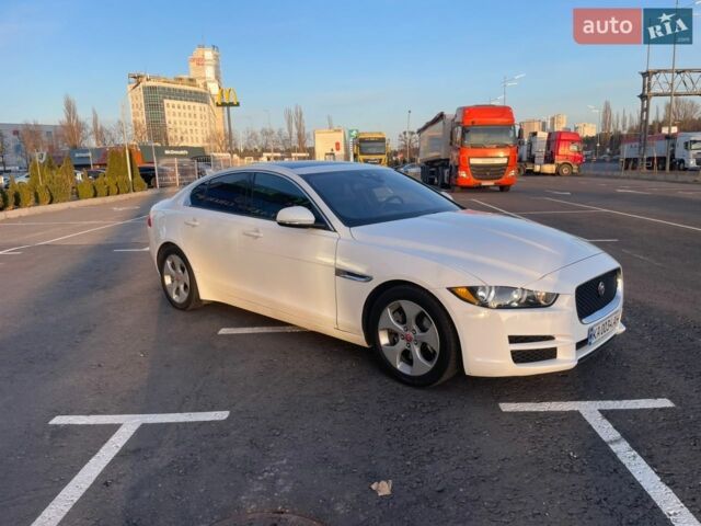 Білий Ягуар XE, об'ємом двигуна 2 л та пробігом 125 тис. км за 12500 $, фото 1 на Automoto.ua