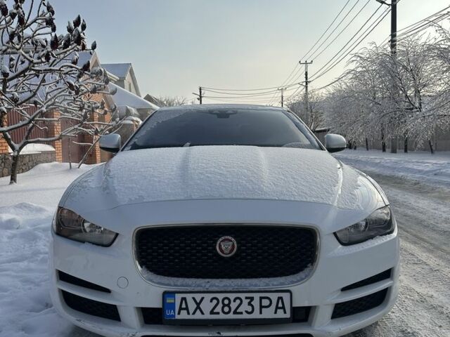 Білий Ягуар XE, об'ємом двигуна 2 л та пробігом 159 тис. км за 13900 $, фото 1 на Automoto.ua