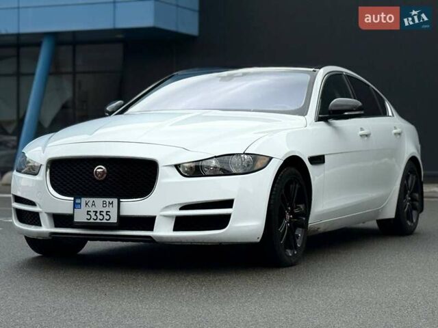 Белый Ягуар XE, объемом двигателя 3 л и пробегом 101 тыс. км за 14900 $, фото 1 на Automoto.ua