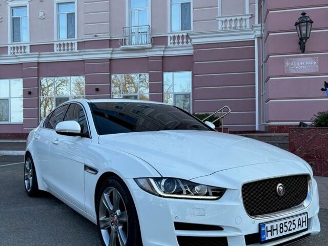 Білий Ягуар XE, об'ємом двигуна 2 л та пробігом 92 тис. км за 16000 $, фото 1 на Automoto.ua