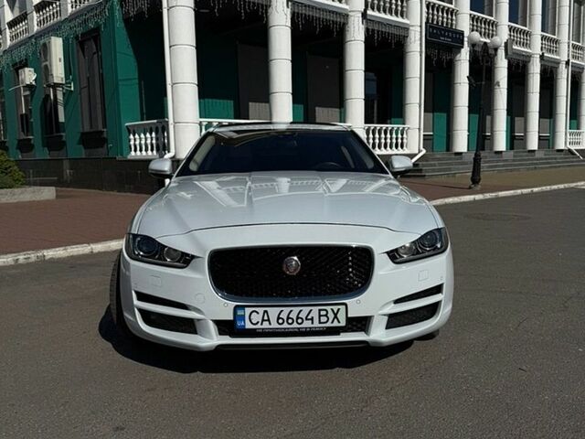 Белый Ягуар XE, объемом двигателя 3 л и пробегом 91 тыс. км за 19500 $, фото 1 на Automoto.ua