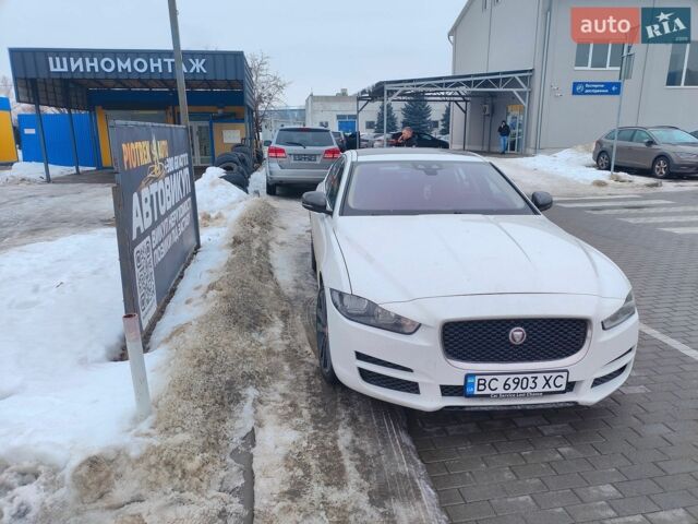 Белый Ягуар XE, объемом двигателя 2 л и пробегом 165 тыс. км за 16500 $, фото 1 на Automoto.ua