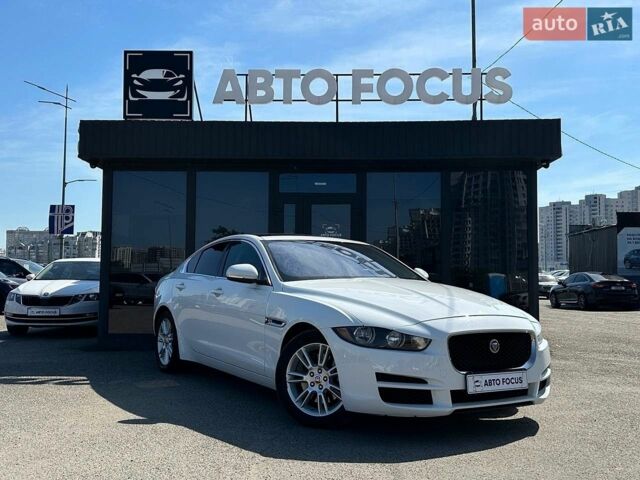 Білий Ягуар XE, об'ємом двигуна 2 л та пробігом 113 тис. км за 11990 $, фото 1 на Automoto.ua