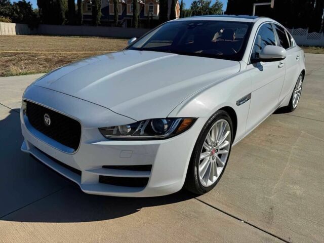 Белый Ягуар XE, объемом двигателя 3 л и пробегом 45 тыс. км за 3349 $, фото 1 на Automoto.ua