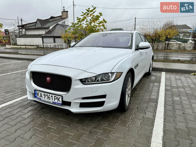 Белый Ягуар XE, объемом двигателя 2 л и пробегом 152 тыс. км за 14200 $, фото 1 на Automoto.ua
