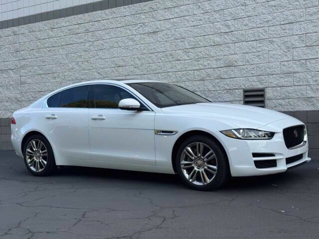 Белый Ягуар XE, объемом двигателя 2 л и пробегом 41 тыс. км за 5471 $, фото 1 на Automoto.ua