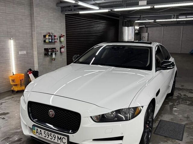 Білий Ягуар XE, об'ємом двигуна 2 л та пробігом 107 тис. км за 15600 $, фото 1 на Automoto.ua