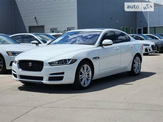 Белый Ягуар XE, объемом двигателя 2 л и пробегом 13 тыс. км за 3000 $, фото 1 на Automoto.ua
