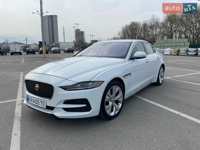 Белый Ягуар XE, объемом двигателя 2 л и пробегом 62 тыс. км за 21500 $, фото 1 на Automoto.ua