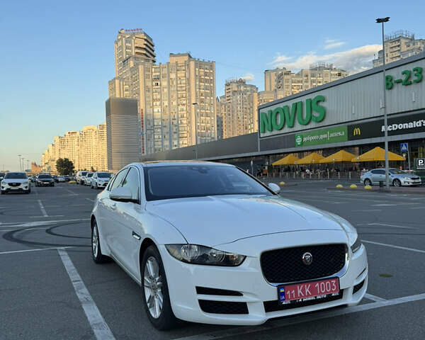 Белый Ягуар XE, объемом двигателя 2 л и пробегом 109 тыс. км за 13800 $, фото 1 на Automoto.ua