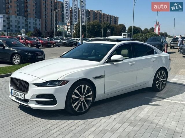 Белый Ягуар XE, объемом двигателя 2 л и пробегом 153 тыс. км за 19900 $, фото 1 на Automoto.ua