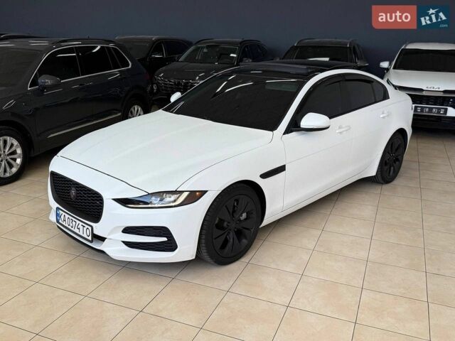 Белый Ягуар XE, объемом двигателя 2 л и пробегом 88 тыс. км за 16000 $, фото 1 на Automoto.ua