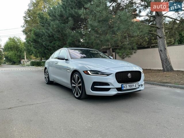 Белый Ягуар XE, объемом двигателя 2 л и пробегом 72 тыс. км за 19500 $, фото 1 на Automoto.ua