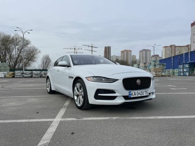 Белый Ягуар XE, объемом двигателя 2 л и пробегом 61 тыс. км за 23000 $, фото 1 на Automoto.ua