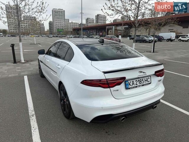 Білий Ягуар XE, об'ємом двигуна 2 л та пробігом 72 тис. км за 17500 $, фото 1 на Automoto.ua