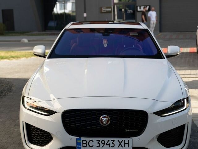 Білий Ягуар XE, об'ємом двигуна 2 л та пробігом 34 тис. км за 26500 $, фото 1 на Automoto.ua