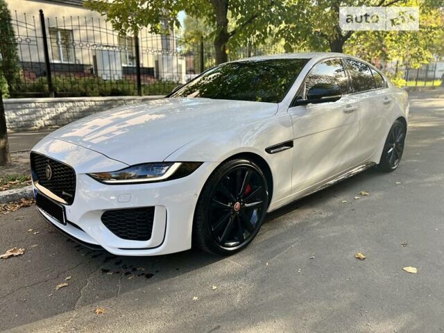 Білий Ягуар XE, об'ємом двигуна 2 л та пробігом 9 тис. км за 48000 $, фото 1 на Automoto.ua