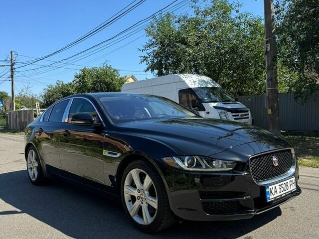 Черный Ягуар XE, объемом двигателя 2 л и пробегом 167 тыс. км за 13000 $, фото 1 на Automoto.ua