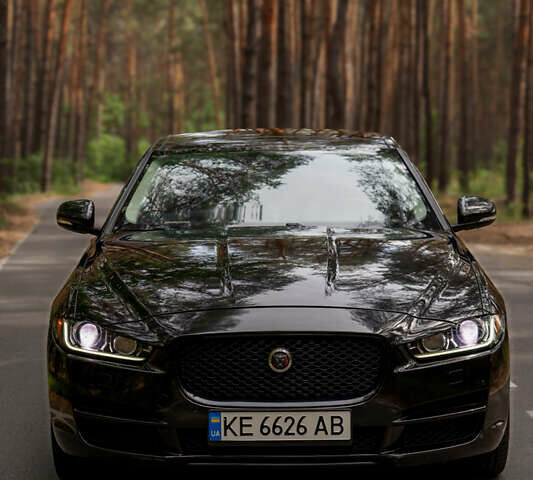 Чорний Ягуар XE, об'ємом двигуна 3 л та пробігом 81 тис. км за 23000 $, фото 1 на Automoto.ua