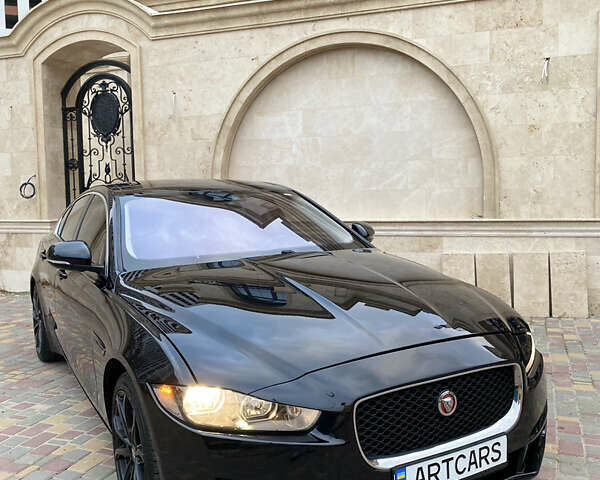 Черный Ягуар XE, объемом двигателя 2 л и пробегом 113 тыс. км за 11999 $, фото 1 на Automoto.ua