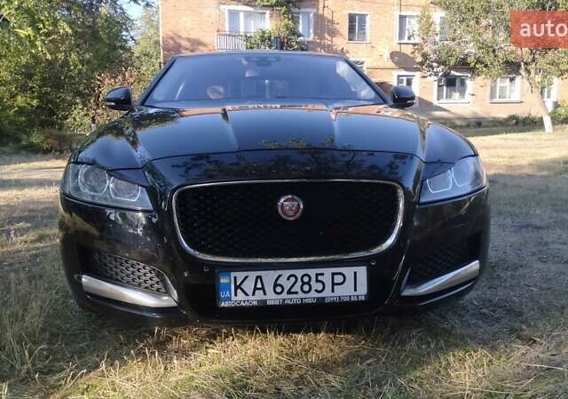 Черный Ягуар XE, объемом двигателя 2 л и пробегом 116 тыс. км за 18000 $, фото 1 на Automoto.ua