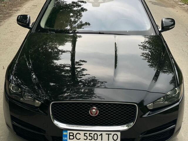 Черный Ягуар XE, объемом двигателя 2 л и пробегом 100 тыс. км за 12300 $, фото 1 на Automoto.ua