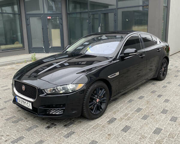 Черный Ягуар XE, объемом двигателя 2 л и пробегом 141 тыс. км за 14800 $, фото 1 на Automoto.ua