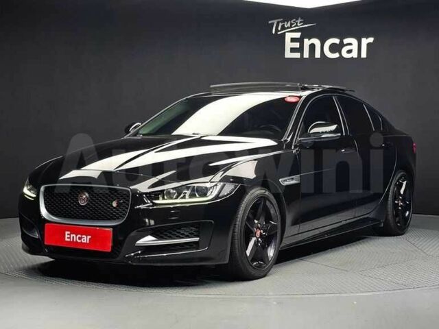 Черный Ягуар XE, объемом двигателя 2 л и пробегом 140 тыс. км за 12800 $, фото 1 на Automoto.ua