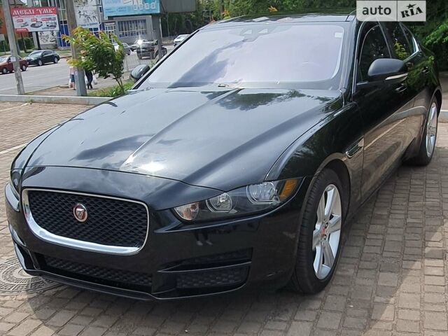 Черный Ягуар XE, объемом двигателя 2 л и пробегом 147 тыс. км за 13500 $, фото 1 на Automoto.ua