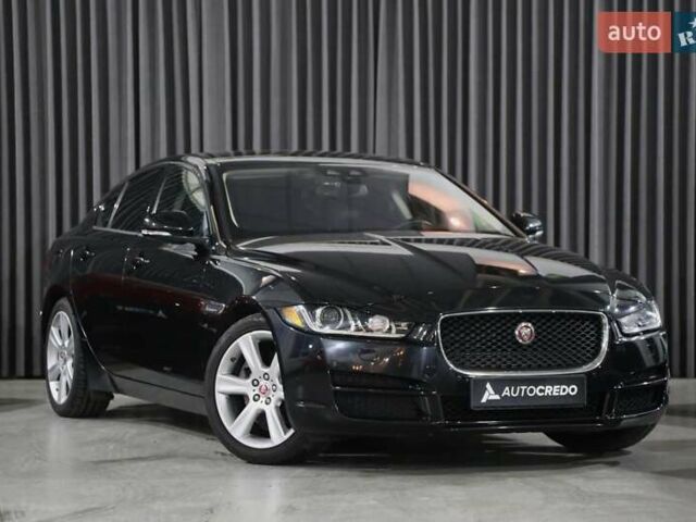 Чорний Ягуар XE, об'ємом двигуна 2 л та пробігом 104 тис. км за 15500 $, фото 1 на Automoto.ua