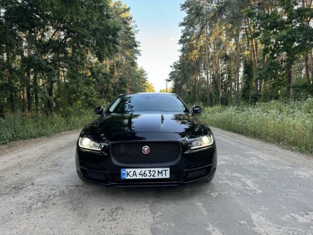 Черный Ягуар XE, объемом двигателя 2 л и пробегом 120 тыс. км за 12000 $, фото 1 на Automoto.ua