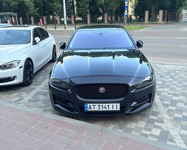 Черный Ягуар XE, объемом двигателя 2 л и пробегом 97 тыс. км за 6000 $, фото 1 на Automoto.ua