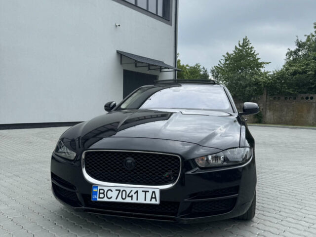 Черный Ягуар XE, объемом двигателя 2 л и пробегом 99 тыс. км за 14900 $, фото 1 на Automoto.ua