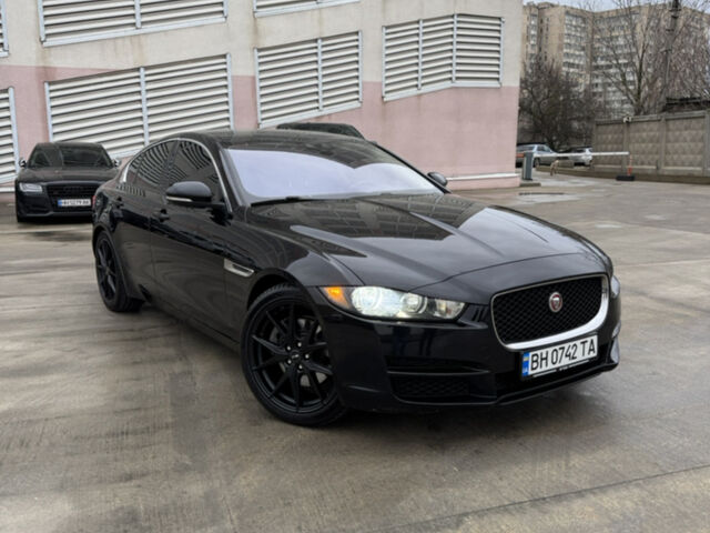 Черный Ягуар XE, объемом двигателя 2 л и пробегом 109 тыс. км за 13350 $, фото 1 на Automoto.ua