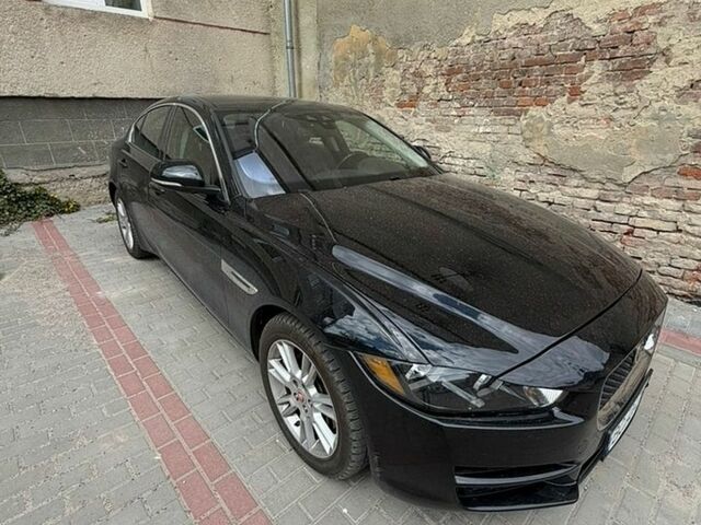 Черный Ягуар XE, объемом двигателя 2 л и пробегом 130 тыс. км за 11500 $, фото 1 на Automoto.ua