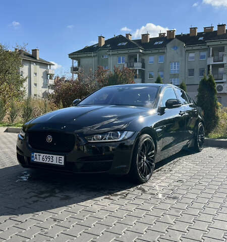 Черный Ягуар XE, объемом двигателя 2 л и пробегом 140 тыс. км за 17500 $, фото 1 на Automoto.ua