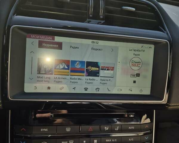 Чорний Ягуар XE, об'ємом двигуна 2 л та пробігом 58 тис. км за 25000 $, фото 1 на Automoto.ua