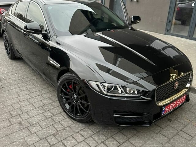 Черный Ягуар XE, объемом двигателя 2 л и пробегом 96 тыс. км за 15000 $, фото 1 на Automoto.ua
