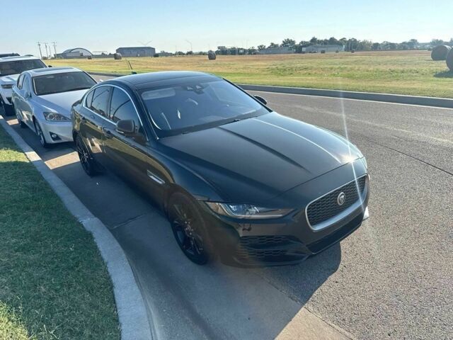 Черный Ягуар XE, объемом двигателя 2 л и пробегом 45 тыс. км за 3509 $, фото 1 на Automoto.ua