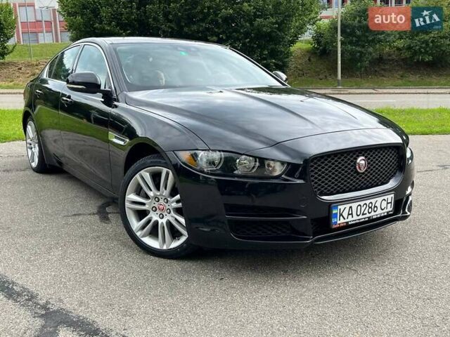 Черный Ягуар XE, объемом двигателя 2 л и пробегом 65 тыс. км за 17200 $, фото 1 на Automoto.ua