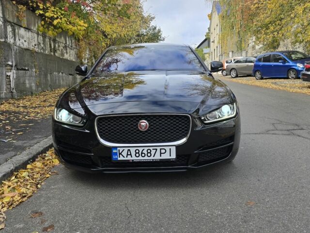 Черный Ягуар XE, объемом двигателя 2 л и пробегом 109 тыс. км за 17364 $, фото 1 на Automoto.ua