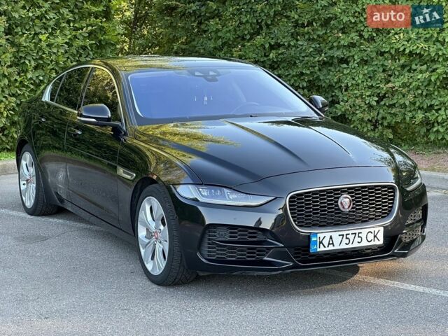 Черный Ягуар XE, объемом двигателя 2 л и пробегом 76 тыс. км за 18500 $, фото 1 на Automoto.ua