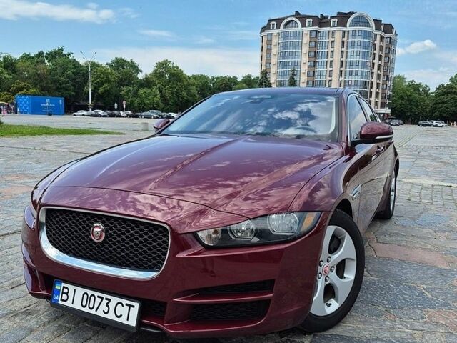 Червоний Ягуар XE, об'ємом двигуна 2 л та пробігом 107 тис. км за 13700 $, фото 1 на Automoto.ua