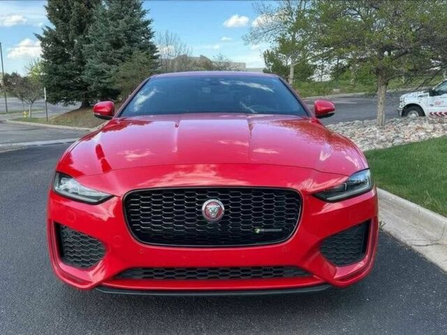 Красный Ягуар XE, объемом двигателя 2 л и пробегом 79 тыс. км за 12000 $, фото 1 на Automoto.ua