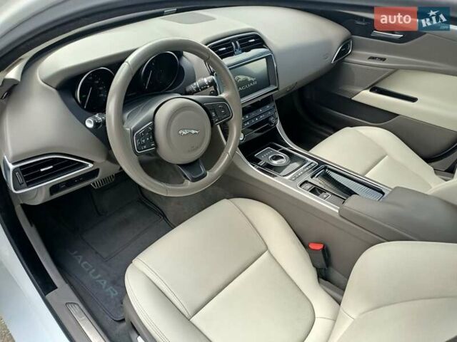 Ягуар XE, объемом двигателя 2 л и пробегом 89 тыс. км за 19600 $, фото 1 на Automoto.ua