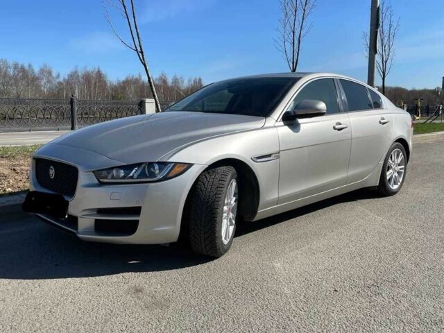 Серый Ягуар XE, объемом двигателя 0 л и пробегом 139 тыс. км за 12600 $, фото 1 на Automoto.ua
