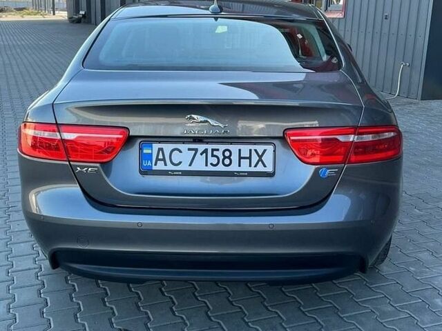 Серый Ягуар XE, объемом двигателя 2 л и пробегом 198 тыс. км за 12800 $, фото 1 на Automoto.ua