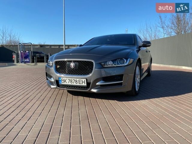 Сірий Ягуар XE, об'ємом двигуна 2 л та пробігом 120 тис. км за 18900 $, фото 1 на Automoto.ua