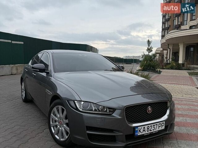Серый Ягуар XE, объемом двигателя 2 л и пробегом 121 тыс. км за 14000 $, фото 1 на Automoto.ua