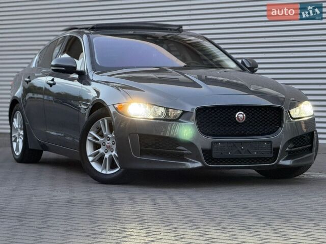 Серый Ягуар XE, объемом двигателя 2 л и пробегом 175 тыс. км за 12799 $, фото 1 на Automoto.ua